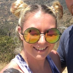 Meet your Posher, Brianne